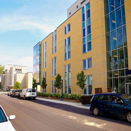 Queen'S University - David C. Smith House - Campus Accommodation Кингстън Екстериор снимка