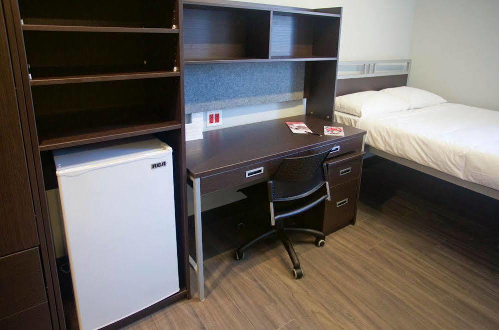 Queen'S University - David C. Smith House - Campus Accommodation Кингстън Екстериор снимка